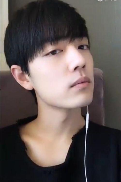 男生锁骨照片,锁骨线条的优雅轮廓