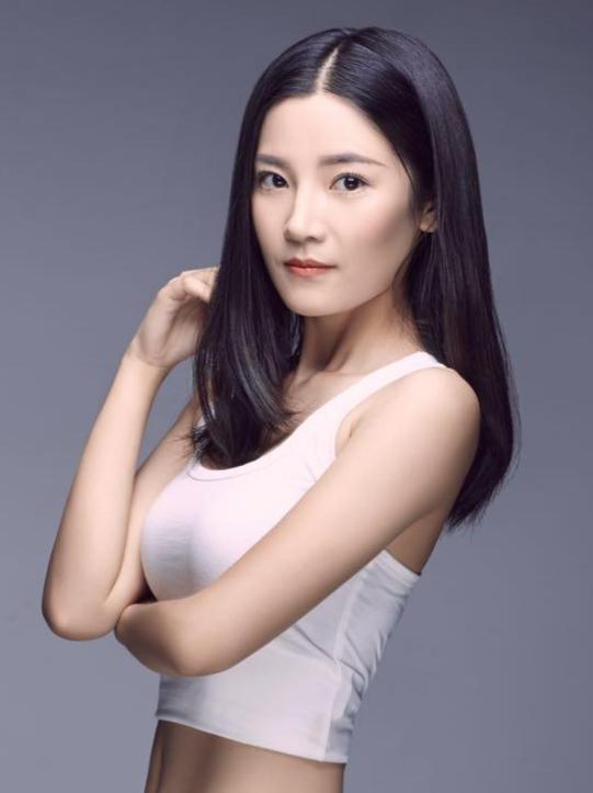 何佳颖背景,从平凡走向卓越的励志人生